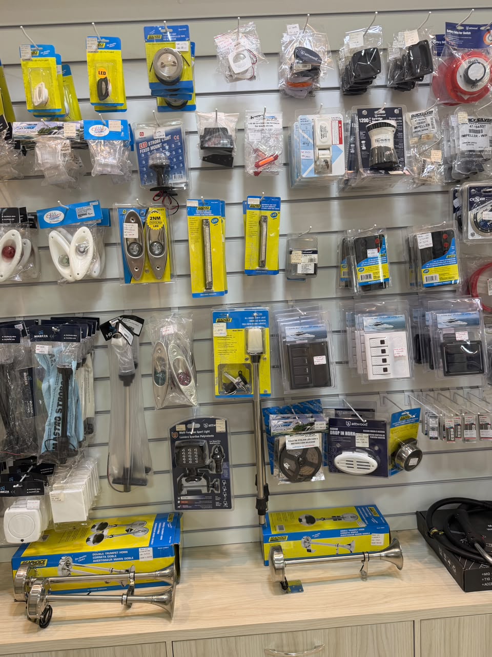 Luzes, buzinas, painéis e acessórios elétricos — conjunto 01
