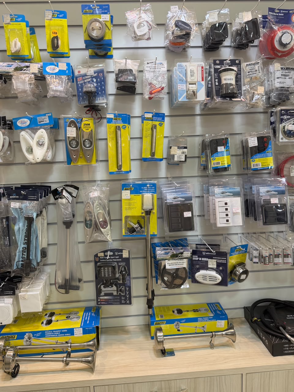 Luzes, buzinas, painéis e acessórios elétricos — conjunto 02